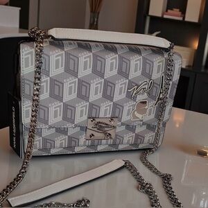 Karl Lagerfeld Paris Simone Flap
Crossbody bag